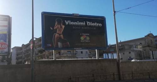 "Una pubblicità sessista": scoppia la bufera a Ragusa
